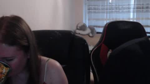 Snapshot of jenisandpeter chatting on July 4, 5:52 pm JenisAndPeter online show from July 4, 5:52 pm