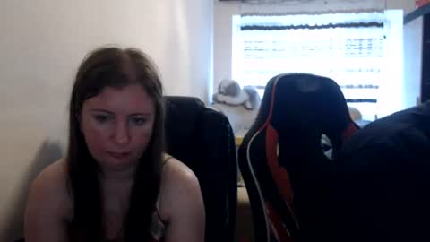 Snapshot of jenisandpeter chatting on July 5, 5:14 am JenisAndPeter online show from July 5, 5:14 am