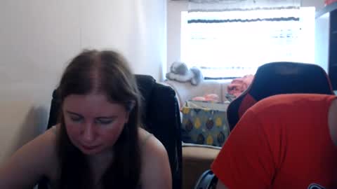 Snapshot of jenisandpeter chatting on July 14, 10:21 am JenisAndPeter online show from July 14, 10:21 am