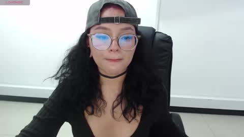 jenn online show from December 2, 7:09 pm