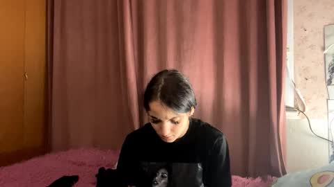 Mia online show from January 9, 1:47 pm