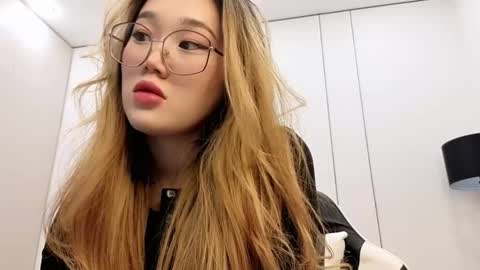 Snapshot of jennatyan chatting on February 4, 3:18 pm JENNA online show from February 4, 3:18 pm