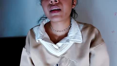 Snapshot of jenner_lena chatting on February 18, 5:25 am jenner_lena online show from February 18, 5:25 am