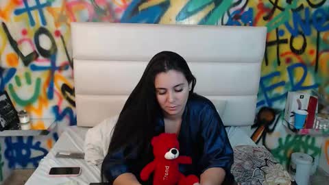 Snapshot of jenner_madison chatting on December 17, 11:44 pm jenner_madison online show from December 17, 11:44 pm