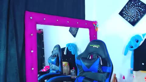 jenn online show from February 25, 10:36 am