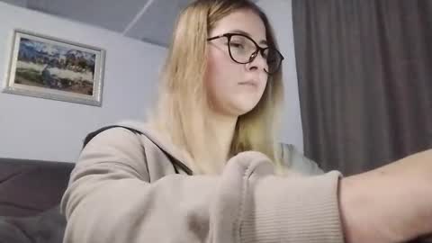 Snapshot of jenni_kristal chatting on December 15, 8:57 pm Nicol online show from December 15, 8:57 pm