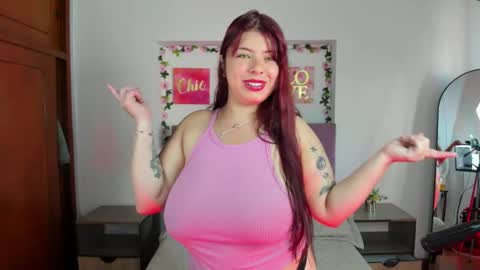 Snapshot of jennie_boobs_ chatting on September 25, 8:23 pm Jennie online show from September 25, 8:23 pm