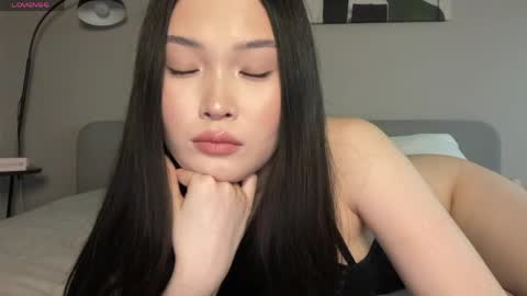 Snapshot of jennie_yung chatting on April 13, 10:37 pm jennie_yung online show from April 13, 10:37 pm