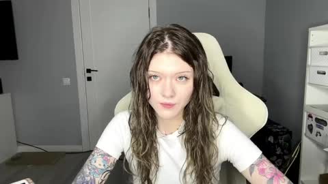 Snapshot of jenniehospelhorn chatting on June 8, 7:53 am Michelle online show from June 8, 7:53 am