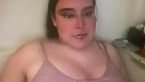 Snapshot of jennifer_robbie chatting on June 3, 4:15 am jennifer_robbie online show from June 3, 4:15 am