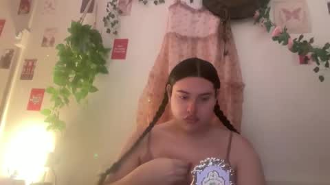 Snapshot of jennifer_robbie chatting on June 6, 3:00 am jennifer_robbie online show from June 6, 3:00 am