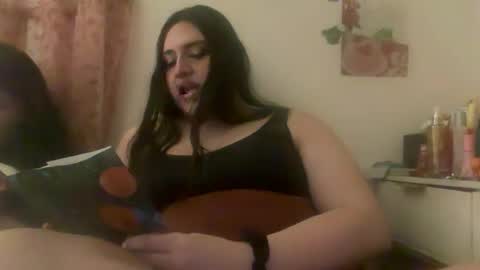 Snapshot of jennifer_robbie chatting on June 7, 11:25 am jennifer_robbie online show from June 7, 11:25 am