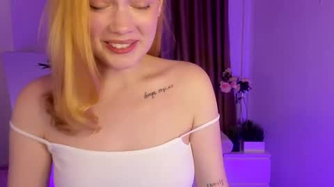 Snapshot of jennifer_shy_ chatting on June 5, 2:23 pm Jennifer online show from June 5, 2:23 pm