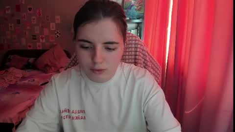 Snapshot of jenniferka chatting on June 29, 3:13 am jenniferka online show from June 29, 3:13 am