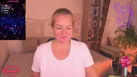 Jennifer online show from November 24, 8:19 pm