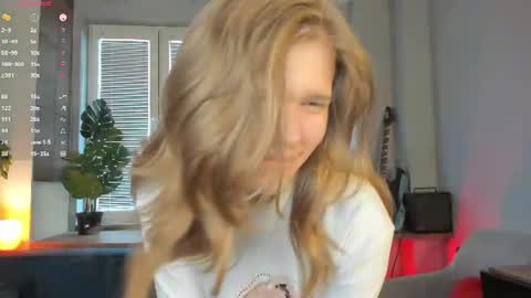 Snapshot of jenniferrakow chatting on June 20, 7:11 am Sofia online show from June 20, 7:11 am