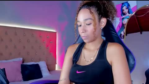 jenny__lawrence online show from November 25, 8:20 pm