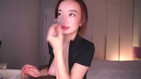 Snapshot of jenny__lii chatting on February 13, 12:01 pm call me Jenny online show from February 13, 12:01 pm