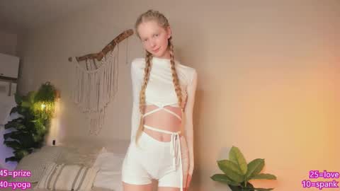 Snapshot of jenny_ames chatting on December 17, 8:37 pm Jenny online show from December 17, 8:37 pm