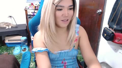 Snapshot of jenny_fromphil chatting on January 13, 11:38 pm Jenny online show from January 13, 11:38 pm