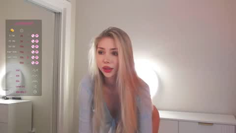 Jenny  Instagram jenny ppperry  NEXT LIVE TUESDAY  online show from November 17, 12:27 am