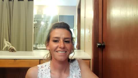 Snapshot of jennyhardnipsmith chatting on February 11, 9:20 am Jennythanksyou online show from February 11, 9:20 am