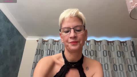 Snapshot of jennyhazel69 chatting on November 4, 3:33 pm JennyHazel online show from November 4, 3:33 pm