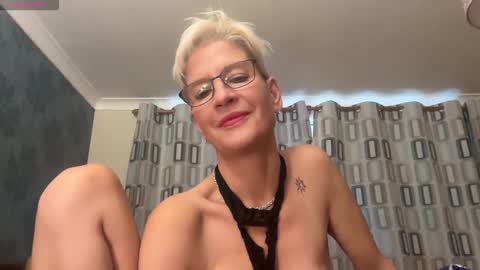 Snapshot of jennyhazel69 chatting on November 7, 3:23 pm JennyHazel online show from November 7, 3:23 pm