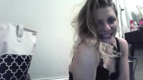 Snapshot of jennyisasquirter chatting on January 7, 11:18 pm jennyisasquirter online show from January 7, 11:18 pm