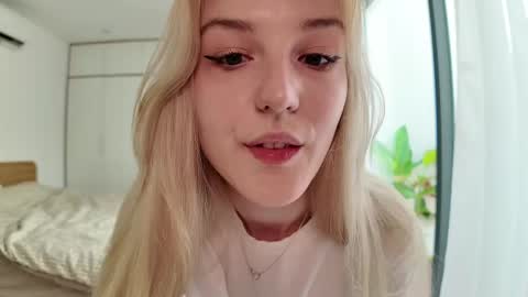 Snapshot of jennytime chatting on March 6, 6:08 am Jen online show from March 6, 6:08 am