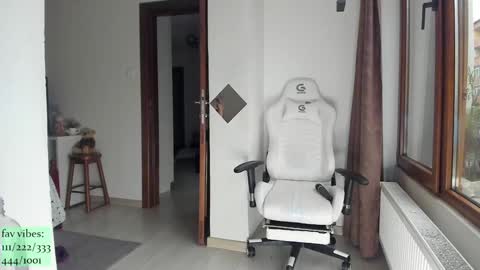 infamous blondiechloe.             Jennyjennywildd online show from March 30, 5:41 am