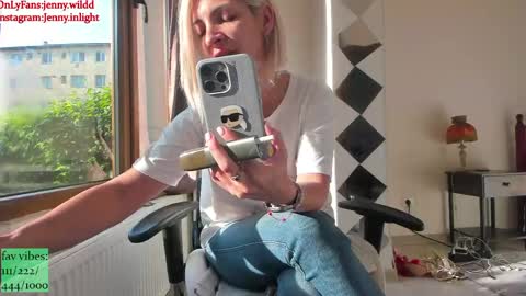 infamous blondiechloe.             Jennyjennywildd online show from May 19, 5:03 am