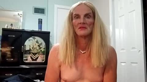 Snapshot of jennywomacks chatting on July 5, 12:17 am jennywomacks online show from July 5, 12:17 am