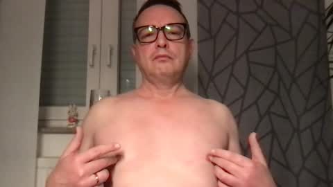 jens1975 online show from November 9, 6:23 am