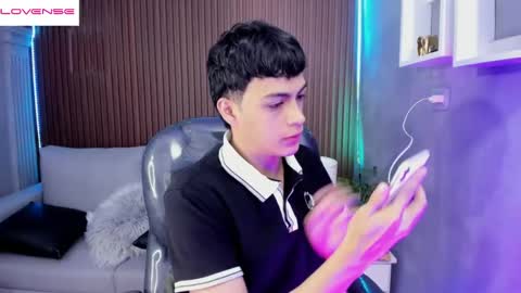 Snapshot of jeremias_1 chatting on May 5, 12:02 pm JEREMIAS online show from May 5, 12:02 pm