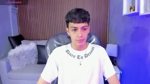 Snapshot of jeremias_1 chatting on May 11, 2:45 pm JEREMIAS online show from May 11, 2:45 pm
