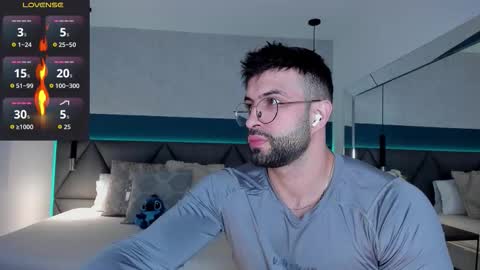 Snapshot of jeremy_harden chatting on February 25, 12:53 am Jeremy online show from February 25, 12:53 am