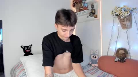 jero independent model online show from February 13, 7:59 am