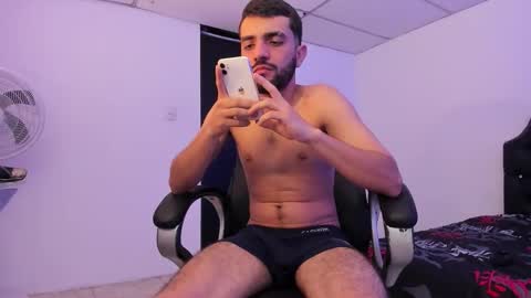 Snapshot of jeremyy_boy chatting on October 17, 4:37 am Jeremy online show from October 17, 4:37 am