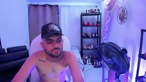 Snapshot of jeremyy_boy chatting on November 11, 4:34 am Jeremy online show from November 11, 4:34 am