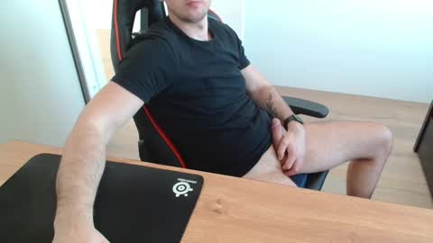 Snapshot of jerklove1006 chatting on March 14, 9:48 am Boy likes daddies online show from March 14, 9:48 am