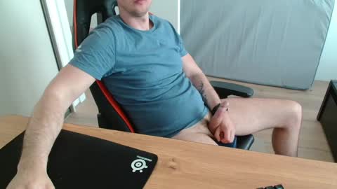 Snapshot of jerklove1006 chatting on April 12, 12:43 pm Boy likes daddies online show from April 12, 12:43 pm