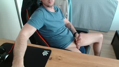 Snapshot of jerklove1006 chatting on April 16, 12:06 pm Boy likes daddies online show from April 16, 12:06 pm