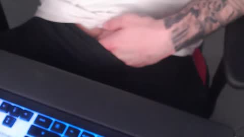 Snapshot of jerry9519 chatting on March 4, 7:58 am jerry9519 online show from March 4, 7:58 am