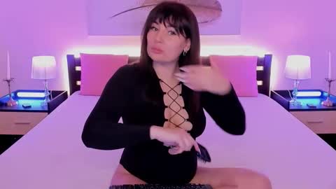 Snapshot of jes_leone chatting on April 23, 8:33 pm JESS online show from April 23, 8:33 pm