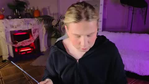 jes_solar online show from October 31, 9:05 pm