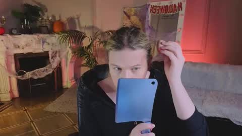 jes_solar online show from November 1, 9:39 pm