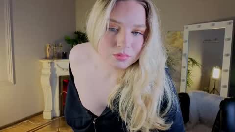 jes_solar online show from November 12, 9:14 pm