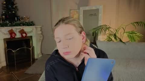 jes_solar online show from December 18, 10:05 pm