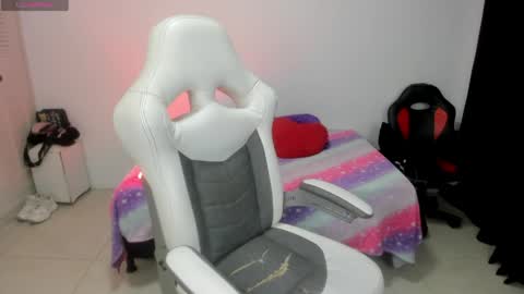 Snapshot of jesiclark chatting on May 17, 4:32 am sofi online show from May 17, 4:32 am